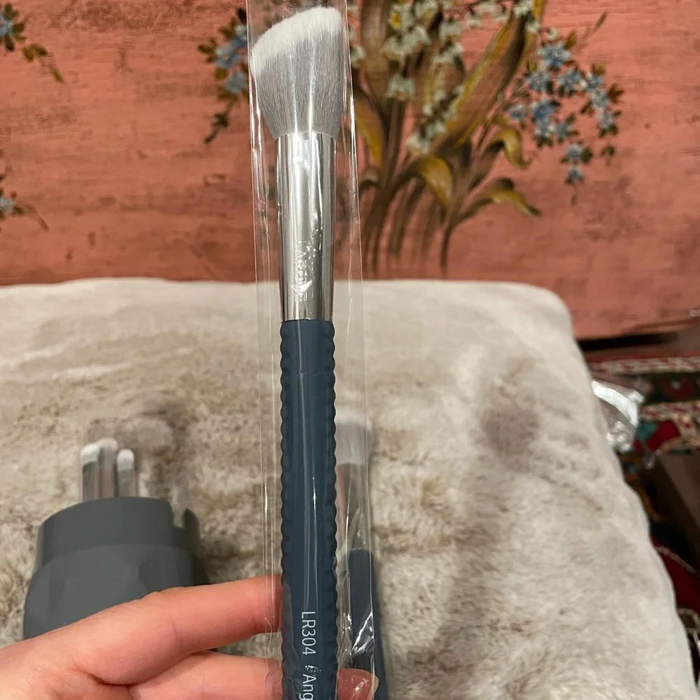 LARUCE CHRISTINE Makeup Brushes set with holder - Picture 6 of 8